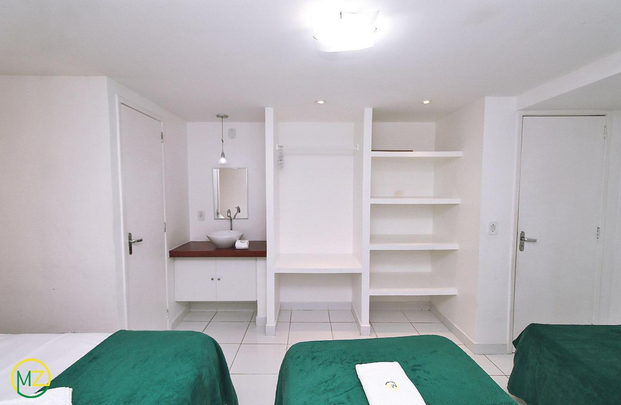 2 Quartos Espacoso No Leme * Rio de Janeiro