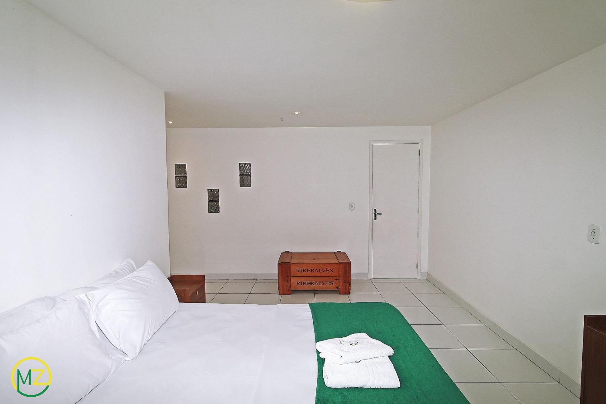 2 Quartos Espacoso No Leme *